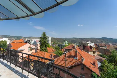 Luxury Apartment with Garden in City Center