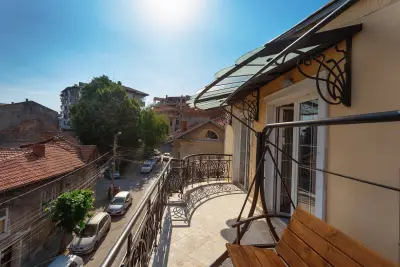Luxury Apartment with Garden in City Center