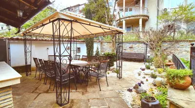 Luxury Apartment with Garden in City Center