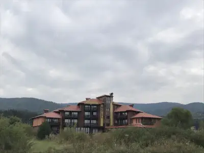 Хотел "Сезони"