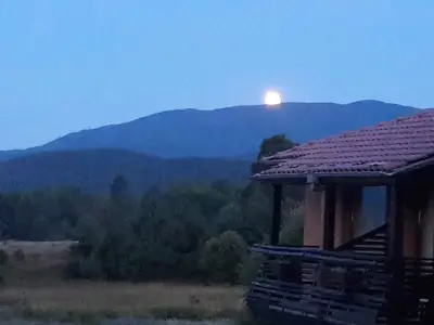 Хотел "Сезони"