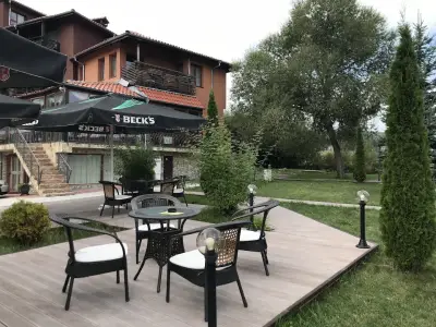 Хотел "Сезони"
