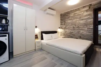 Deluxe 2 Studios City Center
