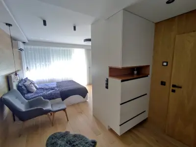 LUXURIOUS ONE BEDROOM STUDIO IN TOP CENTER