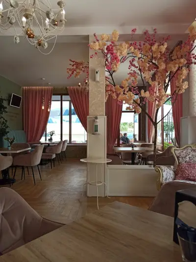 Pastry and bar At Home / Сладкарница "У Дома"