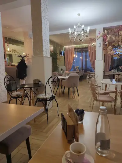 Pastry and bar At Home / Сладкарница "У Дома"