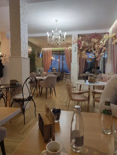 Pastry and bar At Home / Сладкарница "У Дома"