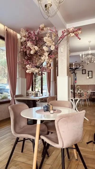 Pastry and bar At Home / Сладкарница "У Дома"