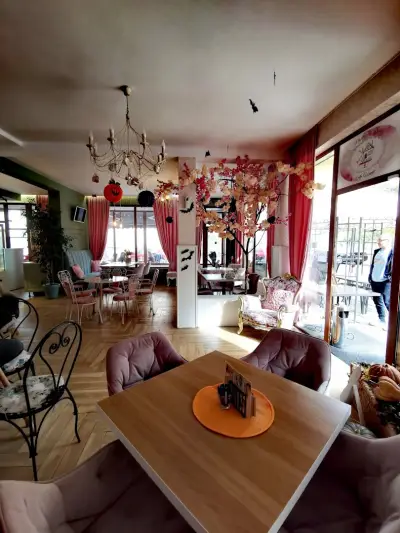 Pastry and bar At Home / Сладкарница "У Дома"