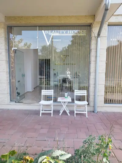 Салон за красота "V Beauty House"