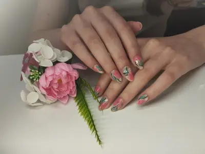 Nanni Nails