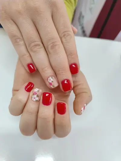 Nanni Nails