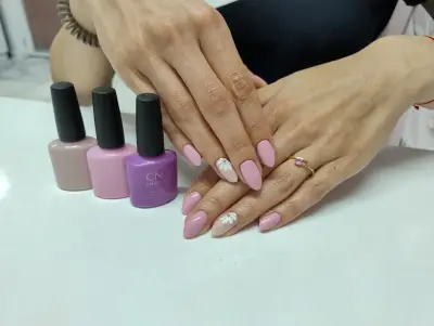 Nanni Nails