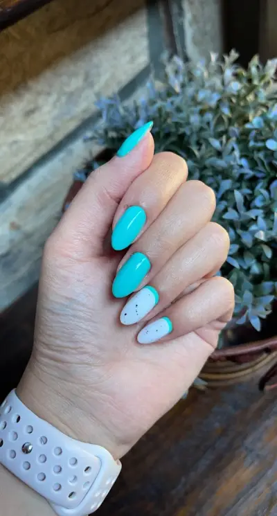 Nail Bar_by_Nevena Zlatkova