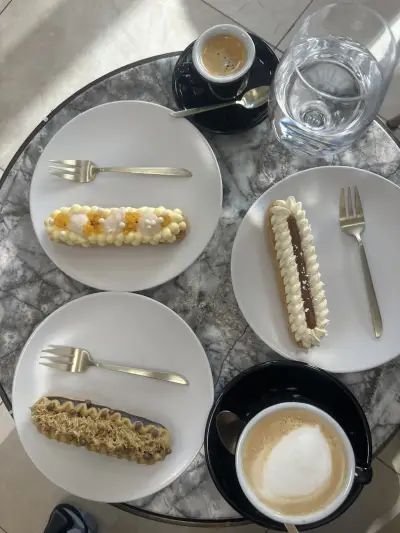 Les Éclairs