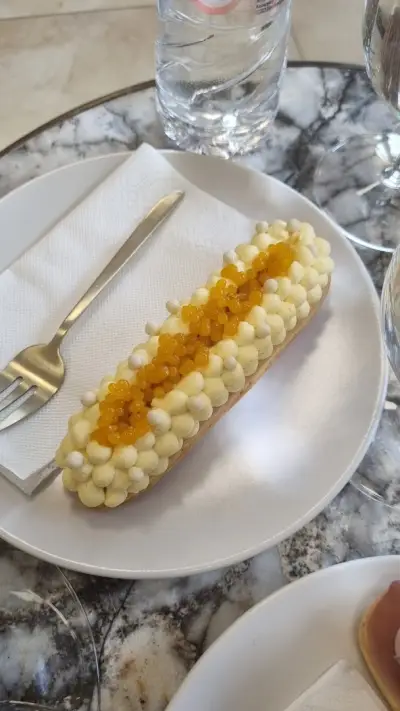 Les Éclairs