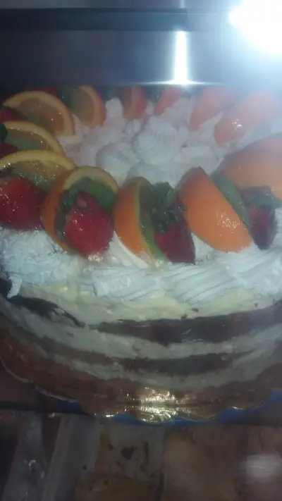 Сладкарница и половина