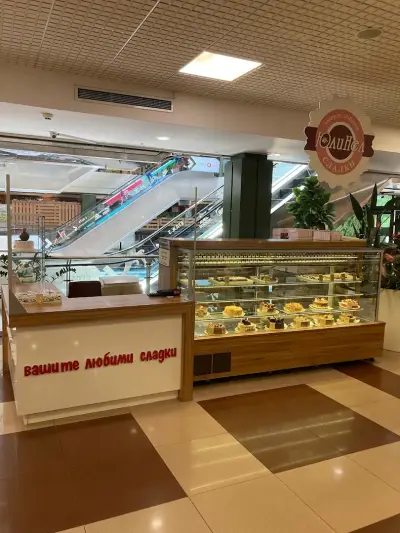 Сладкарски щанд ЮлиНел - ТЦ Паркмарт