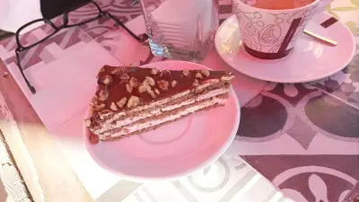Кафе - сладкарница Поли Деси