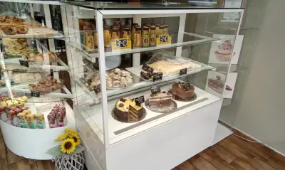 Кафе-сладкарница "Алис" | Alice cakes and coffee | Торти Алис кв.Тракия, Пловдив