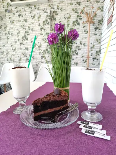 Кафе сладкарница Лилия