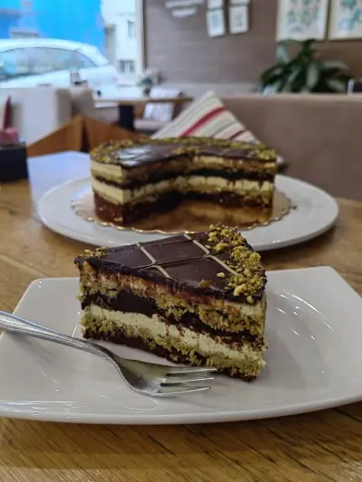 Сладкарница Златовръх