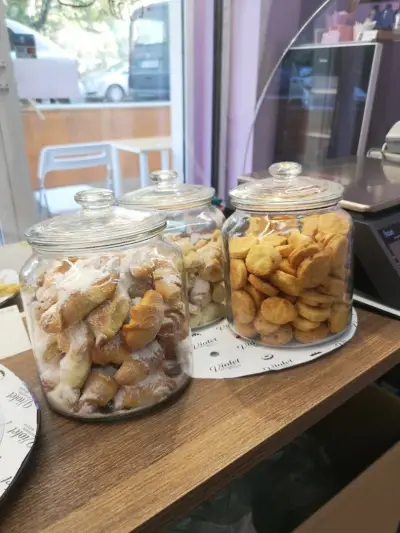 Violet bakery