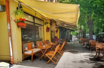 Le Salon aux Fleurs