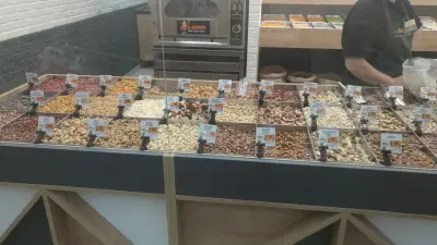 Mr. Almond - Ядки и още нещо...