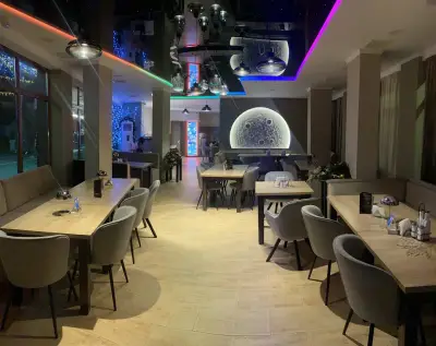 SPACE ZONE Sushi & Pizza & Borsch