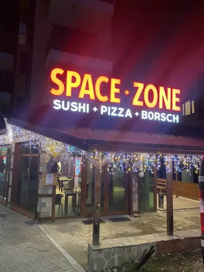 SPACE ZONE Sushi & Pizza & Borsch