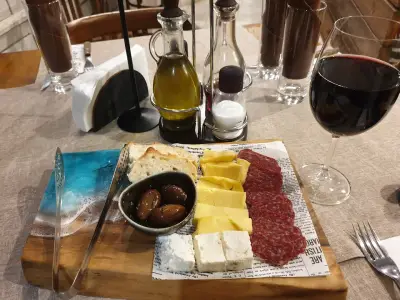 Винарна Галерията / Pavlova Art and Wine