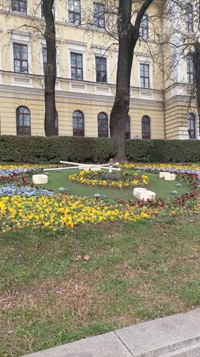 ИЗЛОЖБЕН КОМПЛЕКС РАФАЕЛ МИХАЙЛОВ