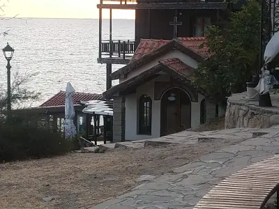 Le Petit Salon