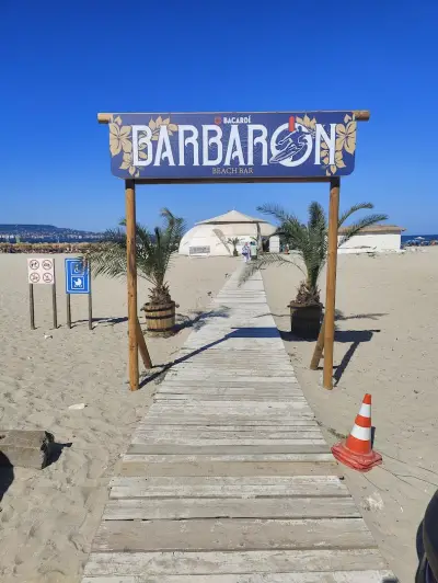 Barbaron beach bar