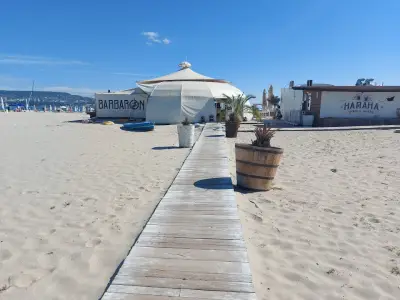 Barbaron beach bar