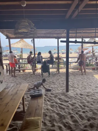 Liucy's Surf Bar