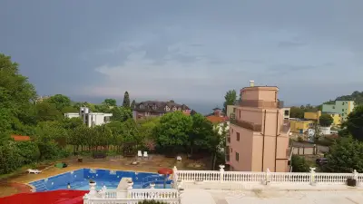Dahlia Garden Hotel