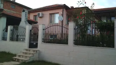 Къща за гости.