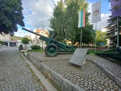 Площад „Захари Зограф“