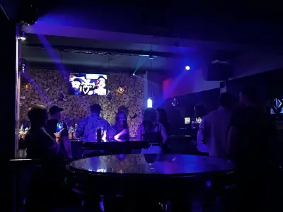 Buzz bar Nightlife