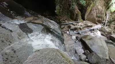 Водопад / Waterfall