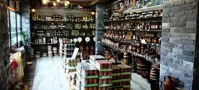 Баш маркет & Къщи за Гости - ГИЯ