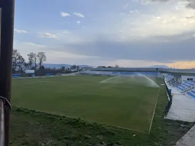 Стадион „КЛЕТКАТА“