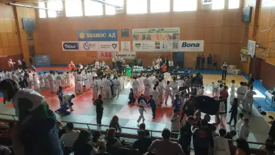 Спортна зала „Дан Колов“