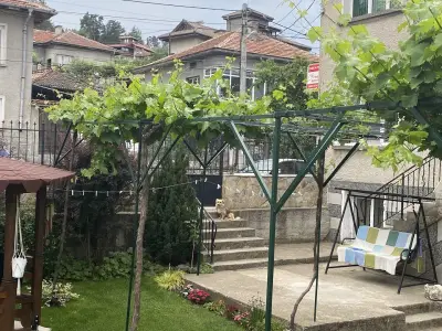 Къща Речен шепот