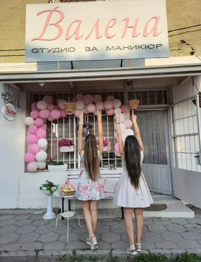 Студио за маникюр "Валена"
