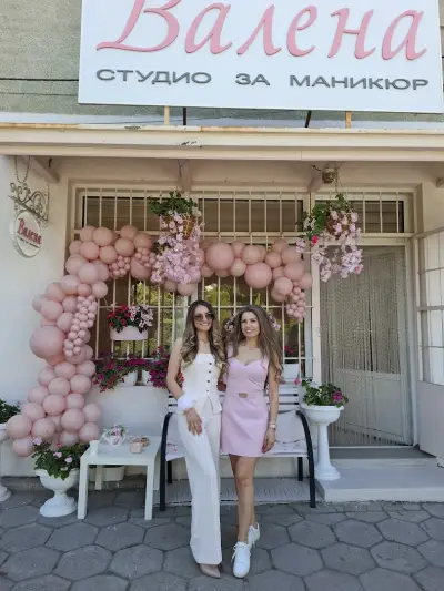 Студио за маникюр "Валена"