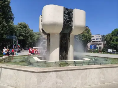 Площад Николай Гяуров
