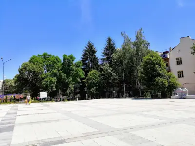 Площад Николай Гяуров